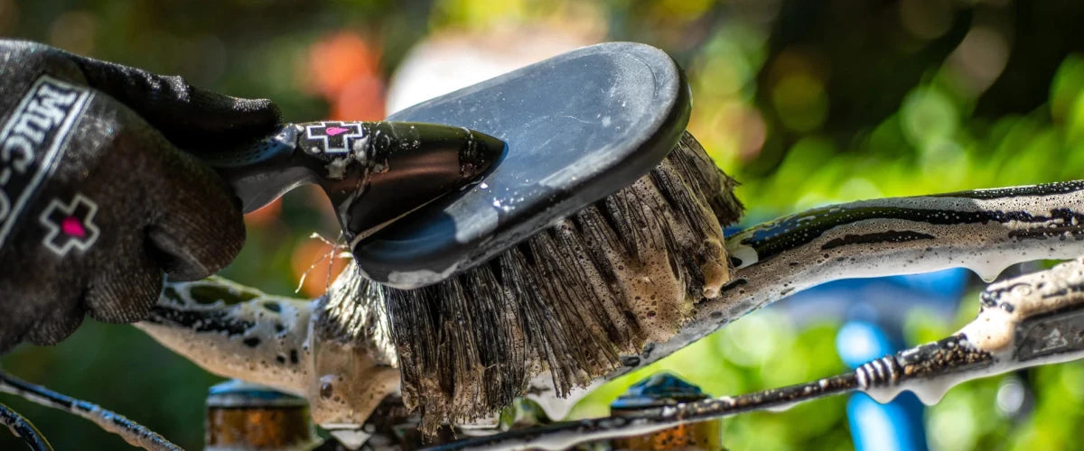Muc-Off 5 Premium Brush Set with Storage Bag | Veloce Club