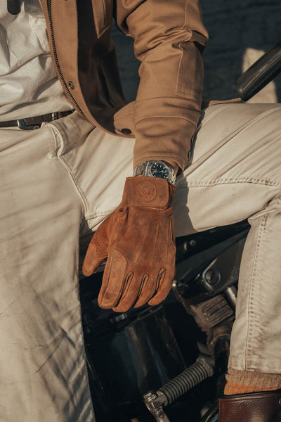 Age of Glory Rover Leather CE Waxed Gloves in Caramel Suede
