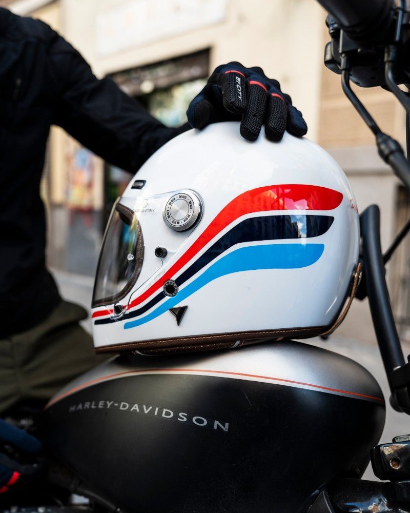 By City Roadster III Swan Motorcycle Helmet | Veloce Club