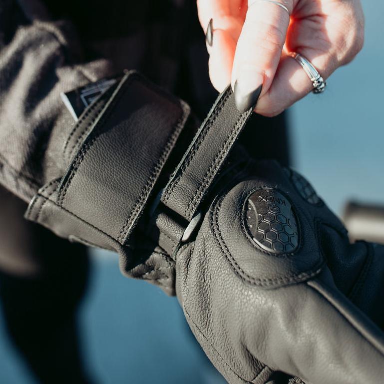 MotoGirl Nandi Gloves in Black