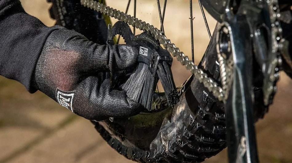 Muc-Off 5 Premium Brush Set with Storage Bag | Veloce Club