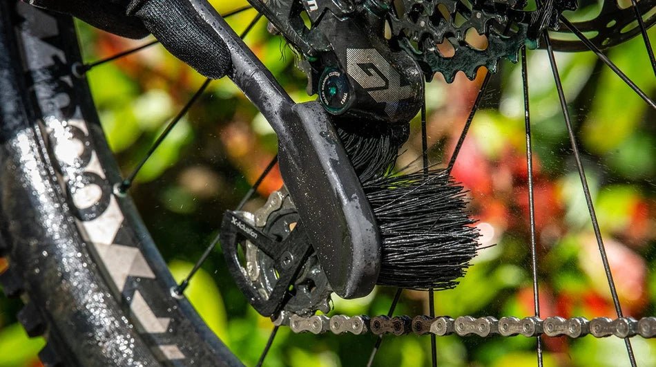 Muc-Off Tyre & Cassette Brush | Veloce Club