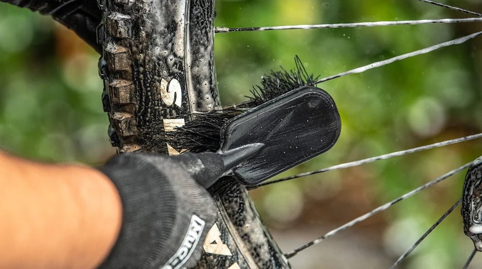 Muc-Off Tyre & Cassette Brush | Veloce Club