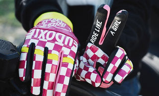 EUDOXIE Lizzy Pop Women's Gloves in Black and Pink